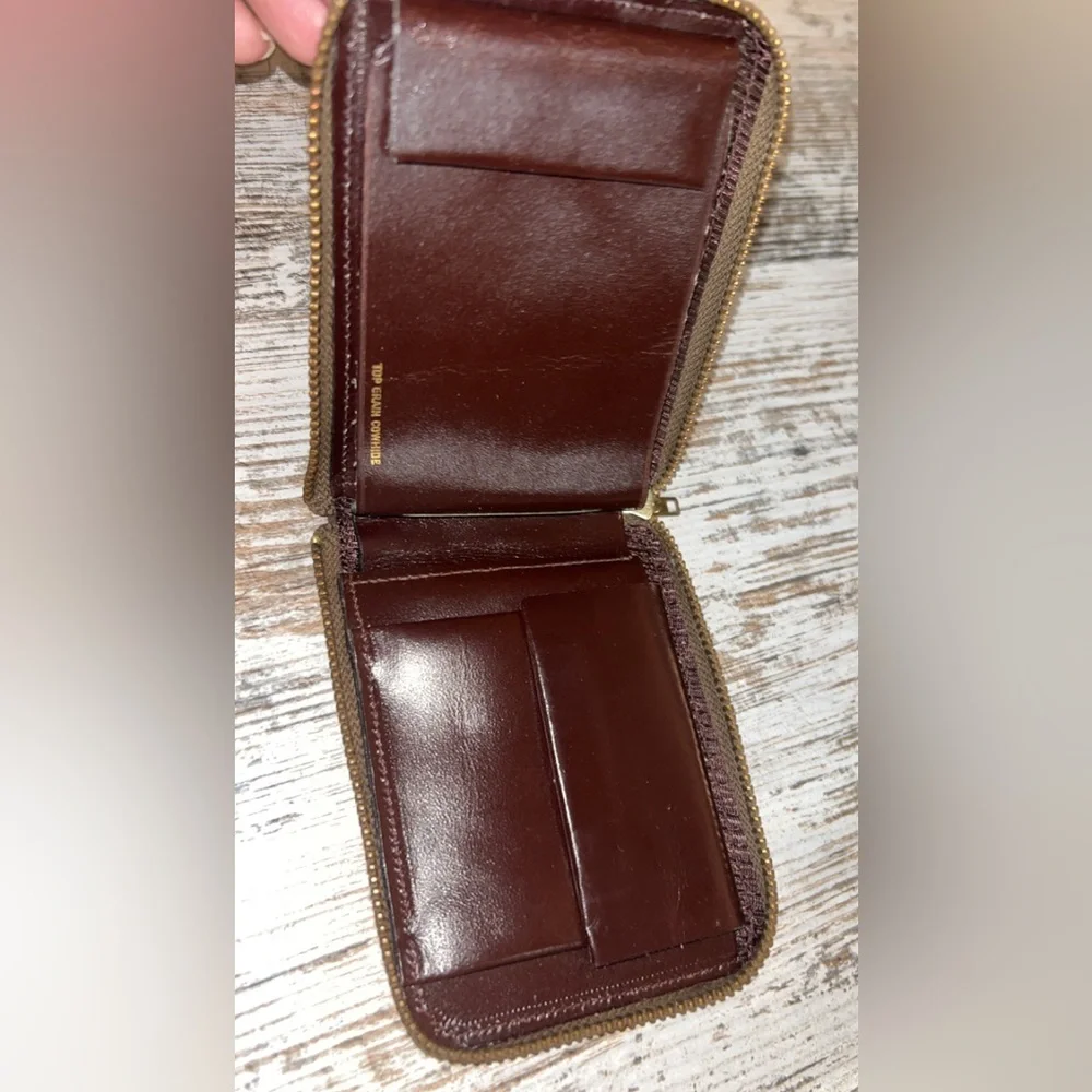 Vintage Comme des Garçons Classic Leather zip-around wallet #leather #album
